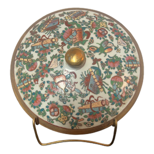 Chinese Porcelain Lid With Colorful Figural and Floral Decoration.