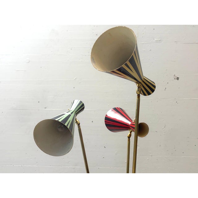 The object shown is an exceptional three-light floor lamp from the 1960s, which can be classified as italian mid-century...