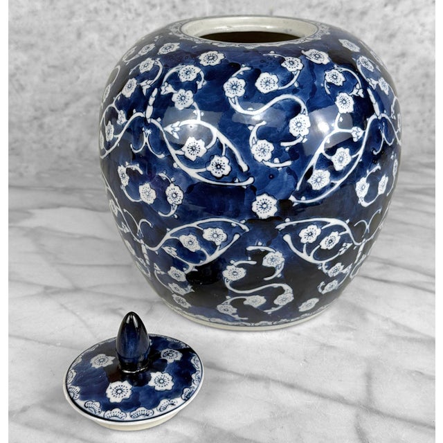 Vintage Chinese Chinoiserie Blue & White Porcelain Butterfly Floral Ginger Jar For Sale - Image 4 of 9