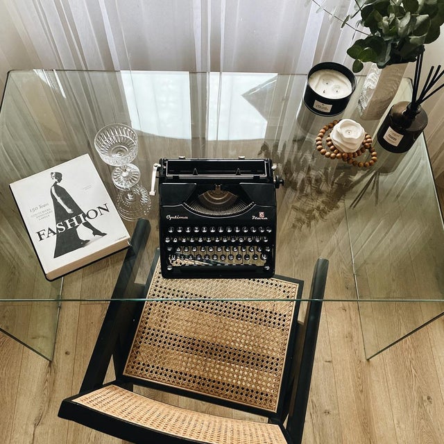 Box included, new ribbons and deep cleaning required. Measurements of the box: Width 35cm Height 10.3cm Depth 35.5cm This...