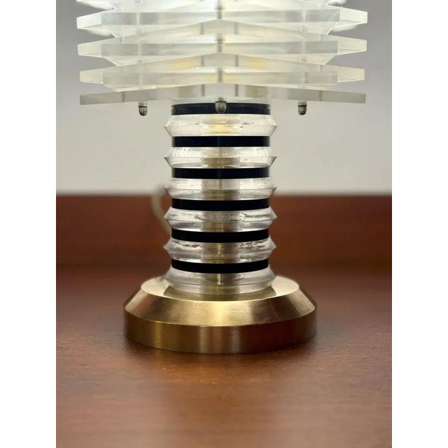 Brass Italian Vintage Modernist Lucite and Brass Table Lamp, C. 1968–1975 For Sale - Image 8 of 10