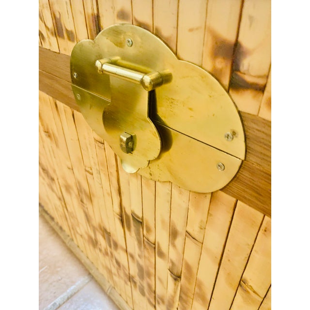 Ralph Lauren Mid-Century Campaign Style Scorched Split Reed Bamboo Trunk, Coffee Table With Brass Handles and Closure in the Manner of Ralph Lauren For Sale - Image 4 of 12