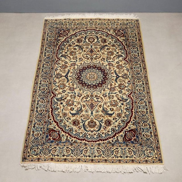 Middle Eastern Main Rug in Wool For Sale - Image 3 of 8
