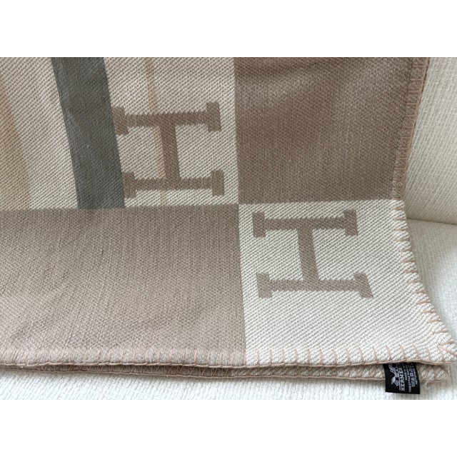 2010s Hermès Avalon 100% Cashmere Throw Blanket For Sale - Image 5 of 10