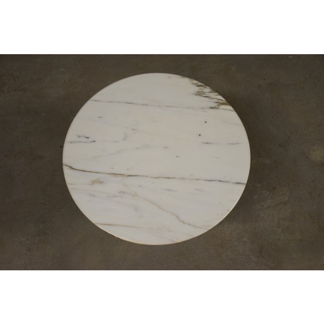 Mid-Century Modern 1970s Eero Saarinen Knoll Marble 20” Tulip End Table For Sale - Image 3 of 7