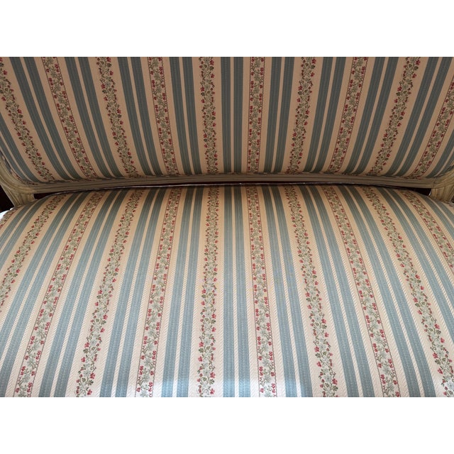 Bethlehem Furniture 1960s Classic Louis XV Settee For Sale - Image 4 of 4