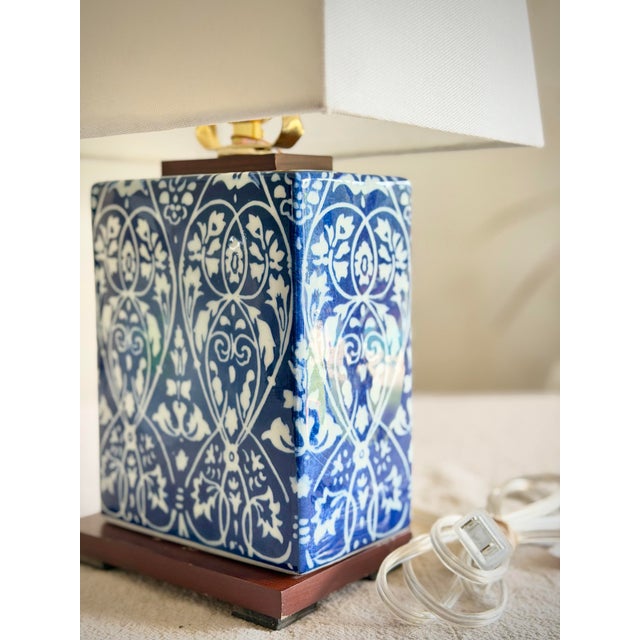 Ralph Lauren Home Blue and White Chinoiserie Porcelain Lamp, Vineyard Pattern For Sale In Los Angeles - Image 6 of 12