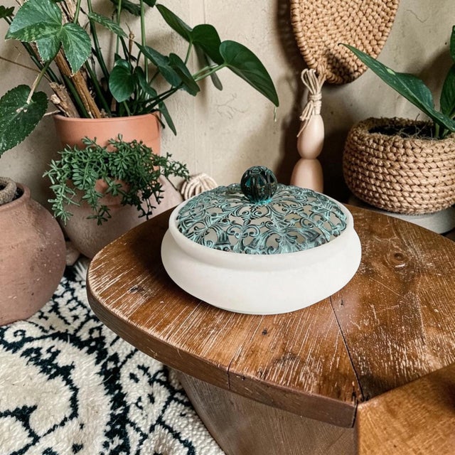 Discover the elegance of the Vintage Alabaster Copper Filigree Trinket Box, a stunning piece that combines timeless beauty...