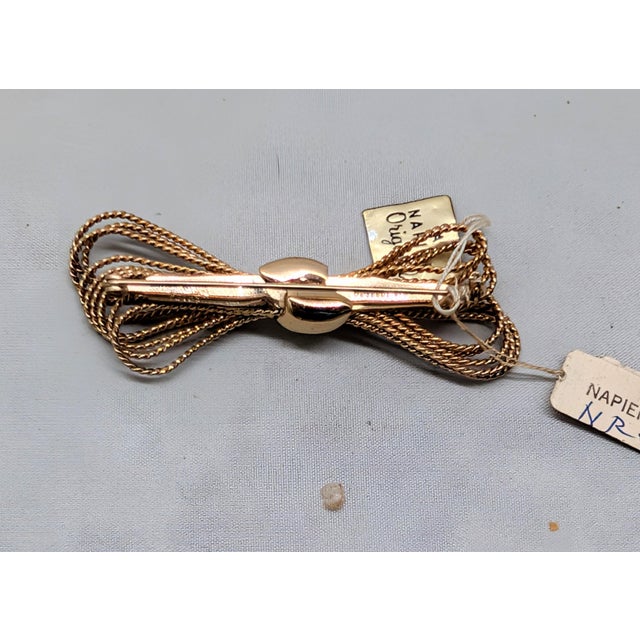 Napier Vintage Signed Napier Goldtone Wire Bow Brooch For Sale - Image 4 of 8