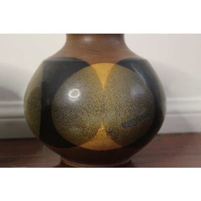Brown Vintage Mid 20th Century Pottery Craft Usa Robert Maxwell Style Vases - A Pair For Sale - Image 8 of 13