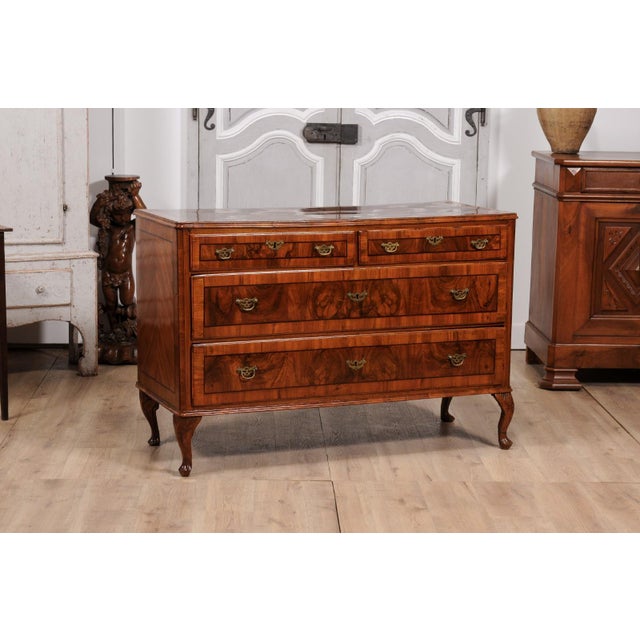18th Century Venetian Walnut and Mahogany Commode with Bookmatched Veneer For Sale In Atlanta - Image 6 of 12
