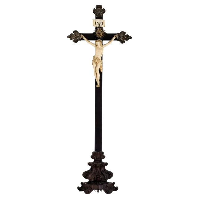 Jesus Christ Crucified 18th Century Italian Sculpture For Sale