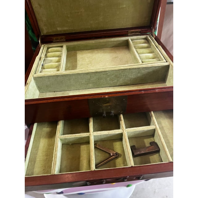 Up for your consideration is a beautiful vintage Asian style wooden green velvet lined jewelry box. This would look lovely...