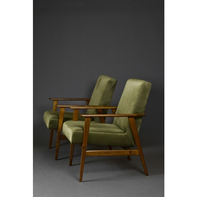 Mid-Century Modern Beech Chairs in Olive Green Velvet, 1970s, Set of 2 For Sale - Image 4 of 11