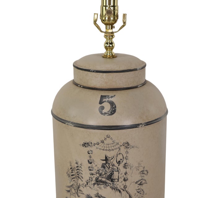 Vintage English Export Tea Caddy Hand-Painted Chinoiserie Figurines Table Lamp For Sale - Image 4 of 9