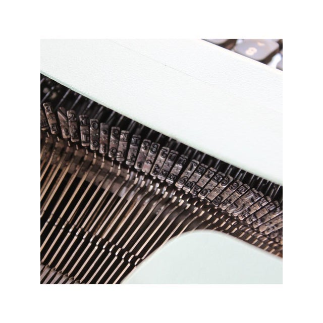 Lettera 32 Typewriter from Olivetti, 1969 For Sale - Image 3 of 12