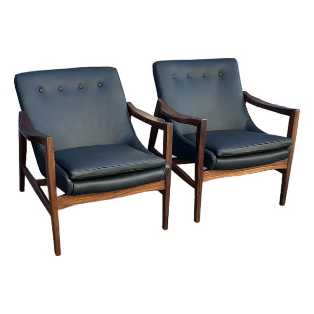 Modern Mid Century Black Leather Lounge Chairs - A Pair For Sale