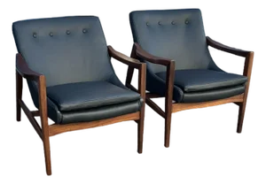 Modern Mid Century Black Leather Lounge Chairs - A Pair