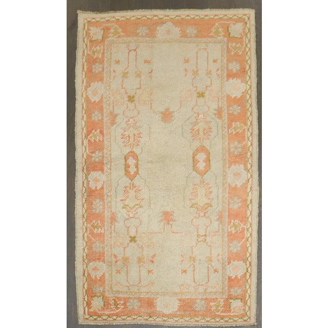an early 20th Century Antique Turkish Oushak Rug in ivory and orange Details rug no. j3814 size 3' x 5' 1" (91 x 155 cm)