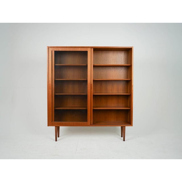 Mid-Century Modern Vintage Mid-Century Teak Vitrine Regal Display Cabinet by Poul Hundevad for Hundevad & Co., 1960s For Sale - Image 3 of 6