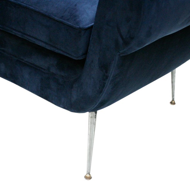 Italian Curved Sofa in Navy Blue Cotton Velvet by Gigi Radice for Minotti, 1950s For Sale - Image 9 of 14