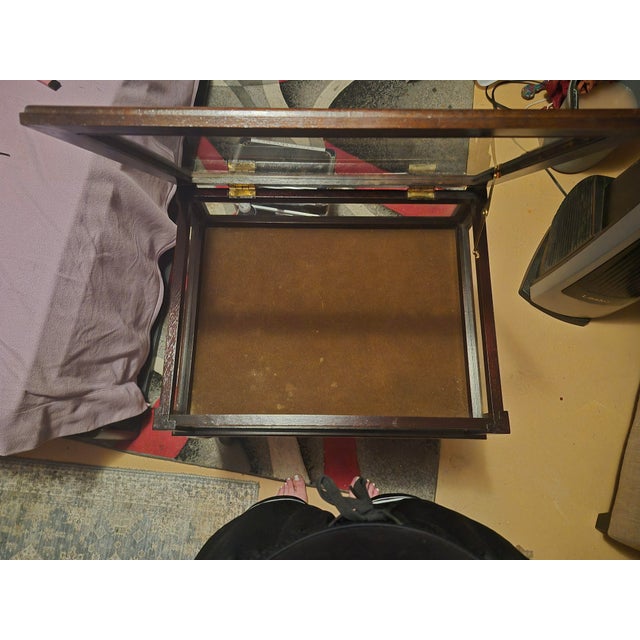 English 1980s Mahogany Bombay Company Curio Table For Sale - Image 3 of 3