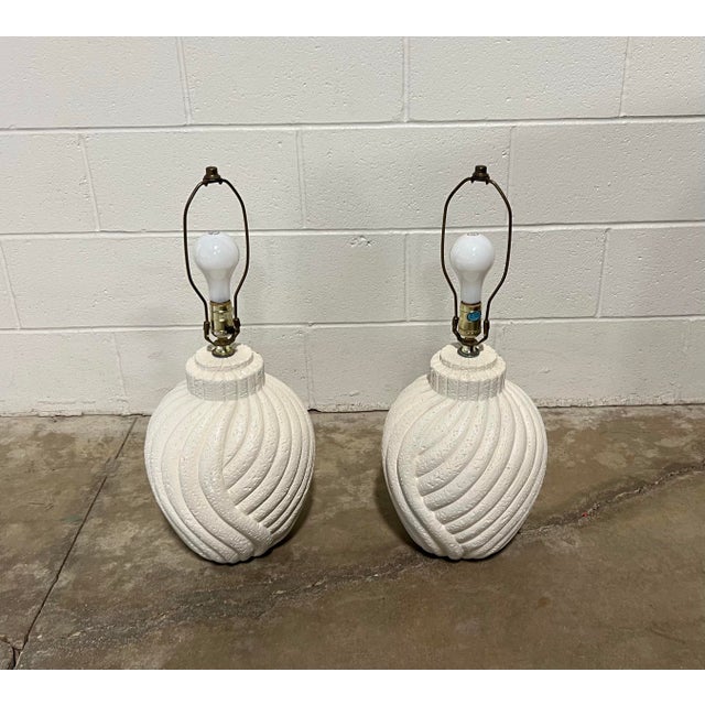 Contemporary Pair of Vintage Post-Modern White Swirling Plaster Table Lamps For Sale - Image 3 of 9