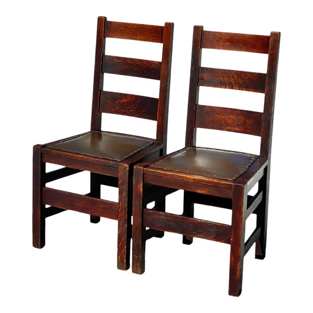 Early 20th Century Pair of Antique Stickley Brothers Quaint Furniture Oak Chairs For Sale