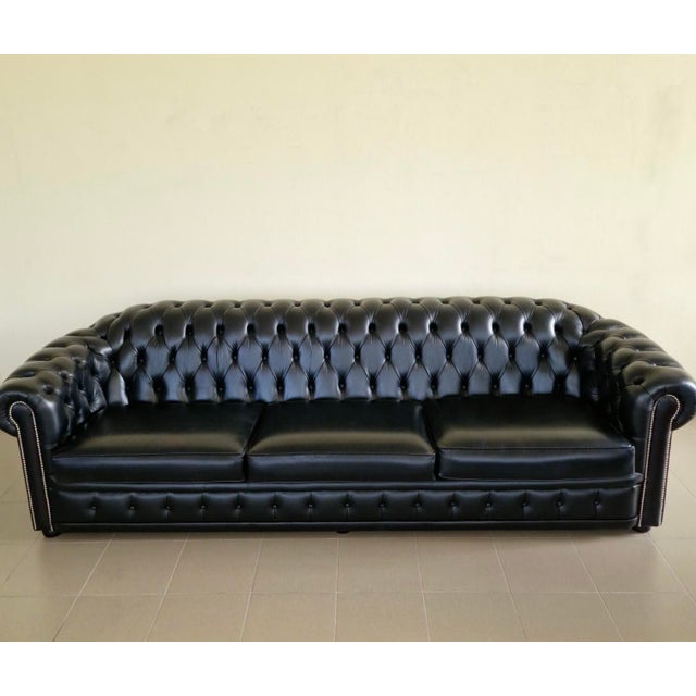 Mid-Century Modern Chesterfield Livingroom Set in Black Genuine Leather, Set of 3 For Sale - Image 3 of 9