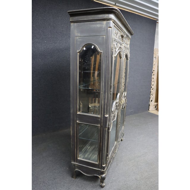 Late 20th Century French Provincial Style Carved Display Cabinet / Vitrine For Sale - Image 15 of 18