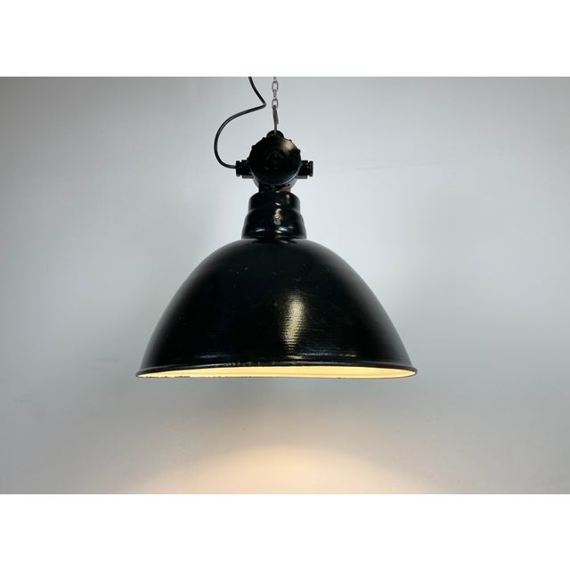 East German Black Enamel Factory Light by LBD Veb Leuchtenbau, Dresden, 1950s For Sale - Image 9 of 16