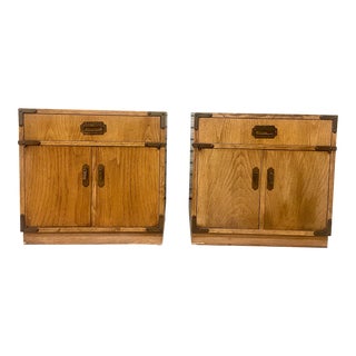 1970s Pair of Campaign Nightstands in Pecan Wood and Brass For Sale