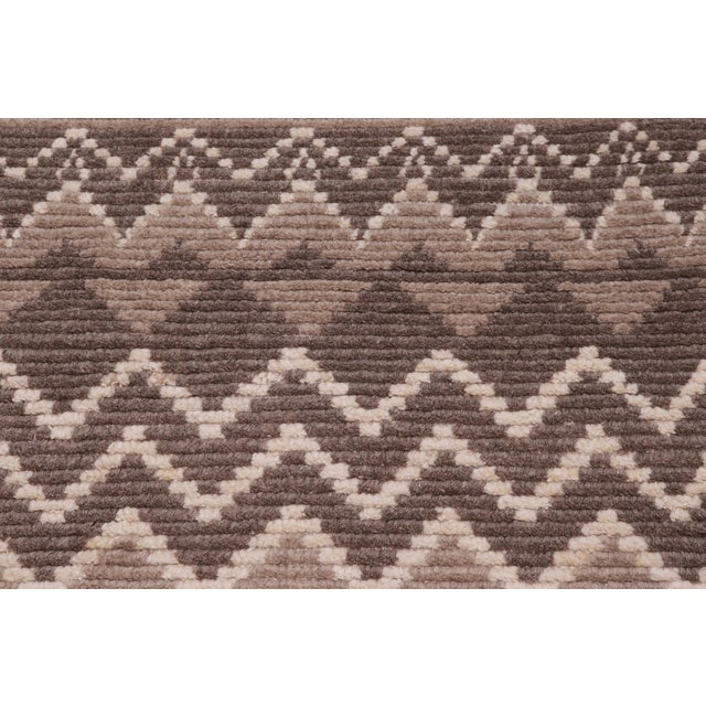 Boho Chic Brown/Beige High Low Wool Rug - 8'9'' X 12'3'' For Sale In New York - Image 6 of 9