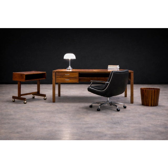 Executed in solid Brazilian rosewood (jacarandá), this console reflects the material richness and structural clarity that...