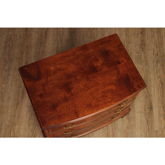 Henredon Aston Court Pair Of Mahogany Nightstands For Sale In Philadelphia - Image 6 of 18