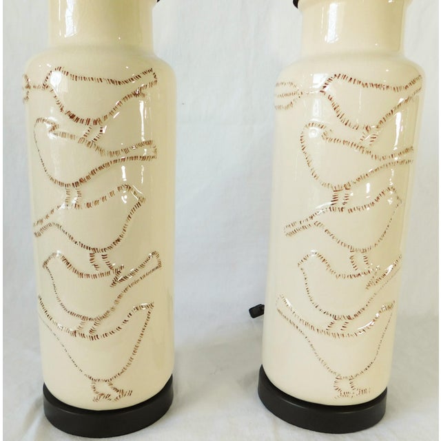 Farmhouse Pair Vintage Beige Crackle Brown Figural Bird Table Lamps For Sale - Image 3 of 8