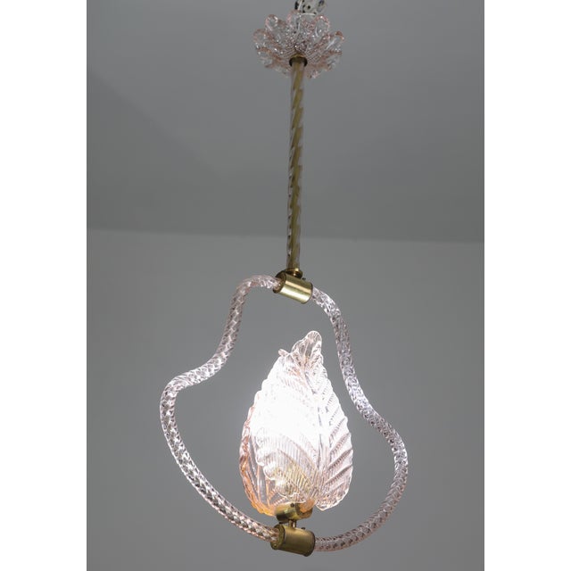 Stunning Murano chandelier by artist Barovier e Toso with rare murano pink glass. The pendant consists of 5 glass elements...