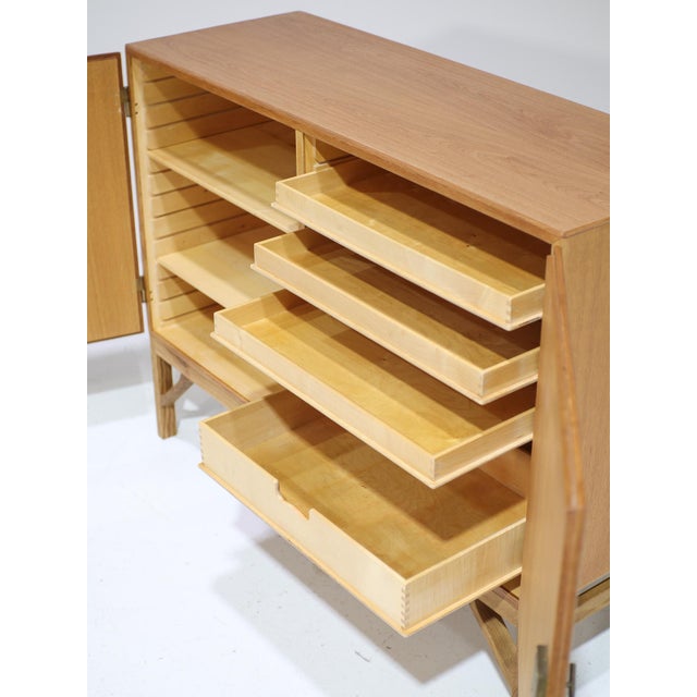 Model 232 China Cabinet in Oak by Børge Mogensen for FDB Furniture, Denmark, 1960s For Sale - Image 10 of 13