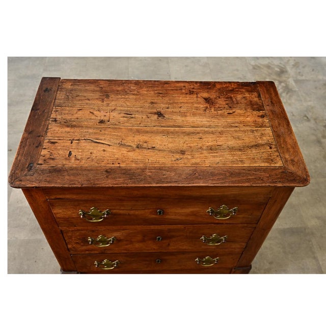 French 19th Century Petite Walnut Commode For Sale In Baton Rouge - Image 6 of 9