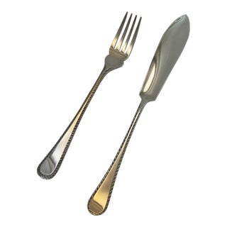 1980s Silver Plated 1 Pair Fish Eaters, Fish Fork & Fish Knife, Feather Edge. For Sale