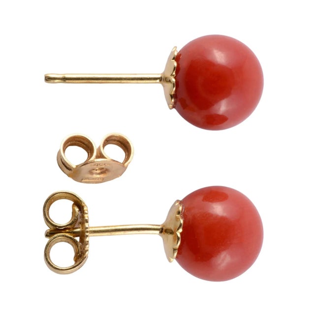 This is part of Chairish’s Fine Jewelry assortment. Estate round coral stud earrings. These coral earrings feature 18...