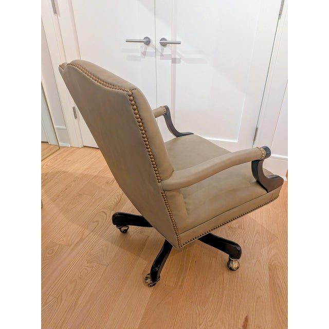 Late 20th Century Cabot Wrenn Norfolk Swivel Leather & Mahogany Chair For Sale - Image 4 of 5
