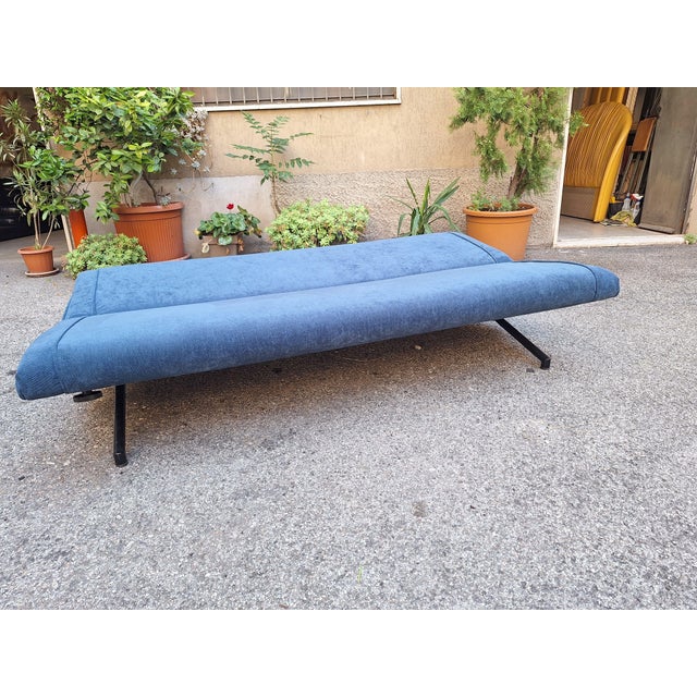 Model D70 Sofa in Blue Reupholstered by Osvaldo Borsani, 1950s For Sale - Image 6 of 14