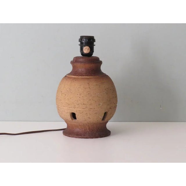 Mid-Century Modern Pottery Table Lamp with New Custom Lampshade from Massive For Sale - Image 3 of 10