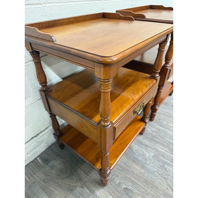 English Vintage Pennsylvania House Colonial Style Hard Rock Maple Nightstands - Pair For Sale - Image 3 of 17