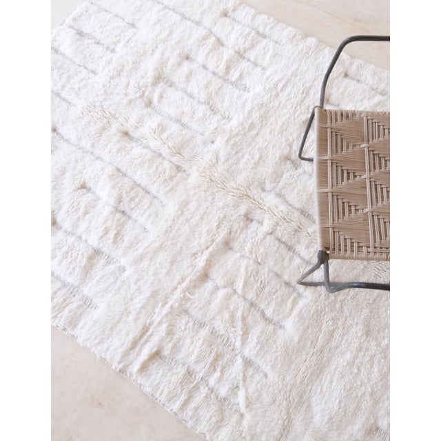 White Moroccan Beni Mrirt Wool Rug - 8.6 X 4.9 Ft For Sale - Image 9 of 10