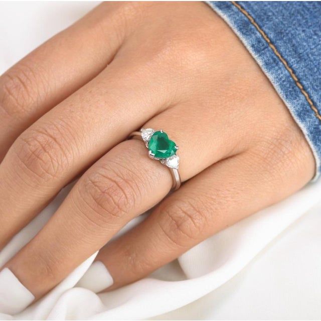 Natural 1.83 cts emerald & 0.46 cts diamond ring in 18k gold For Sale - Image 14 of 18