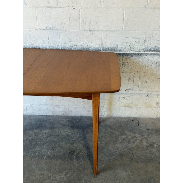 Classic Oak Fixed-Top Rectangular Dining Table With Tapered Legs Mid-Century Modern 1960s For Sale - Image 9 of 10