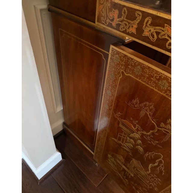 1980s Vintage Drexel Heritage Et-Cetera China Cabinet/Breakfront For Sale - Image 5 of 11