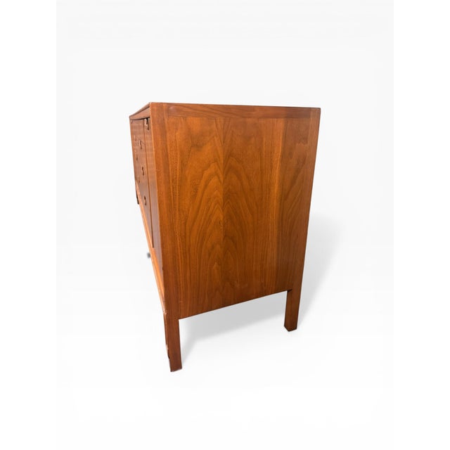 John Stuart 1970s John Stuart Janus Collection Mid-Century Modern Walnut Credenza / Dresser For Sale - Image 4 of 12